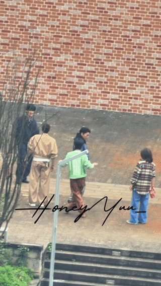 贺峻霖不知道我的身材很曼妙五十公里桃花坞 贺峻霖真的自带笑点！桃花坞路透里一段蒙