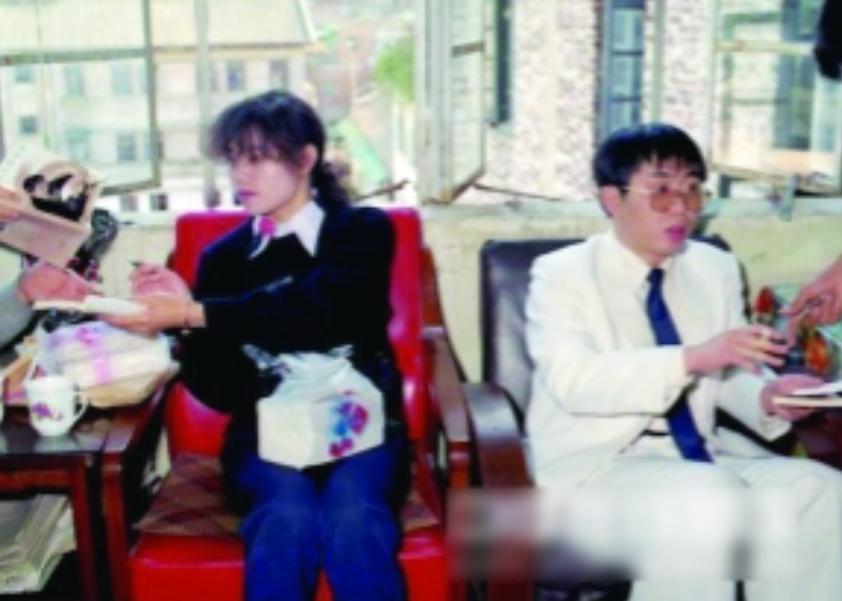 聂卫平走了，留下了三妻兰莉娅，她现年51岁，比聂卫平足足小了23岁，她只比聂卫平