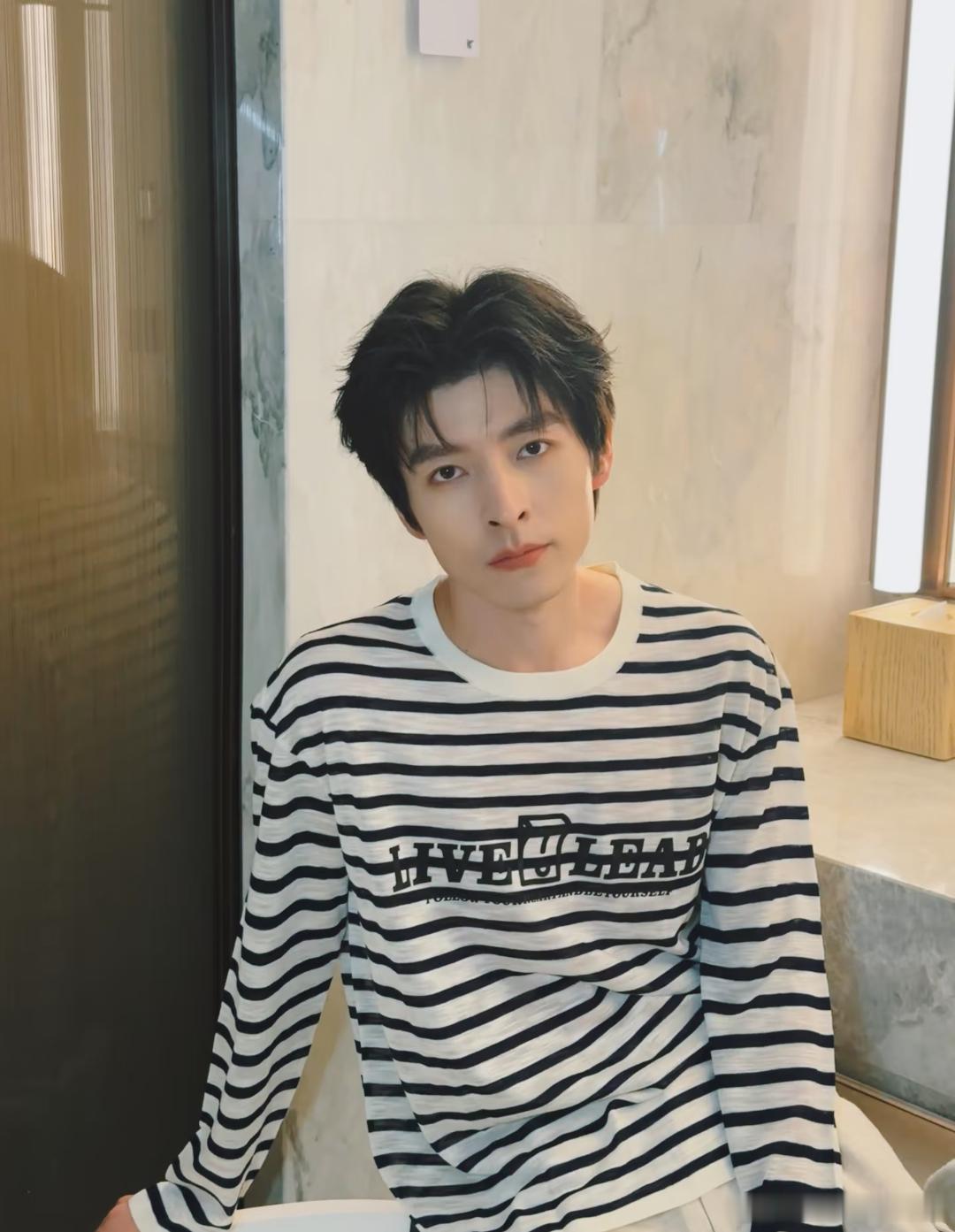 文韬Stefan[超话] 🍑文韬 🍑‍全世界最好的文韬 “追随光 我对你的爱