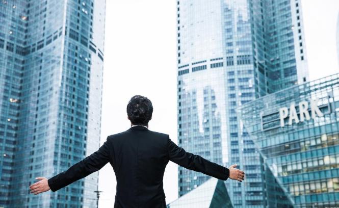 现如今社会大环境里，急功近利成了不少人的常态。很多人行事只以最终目标为唯一标准，