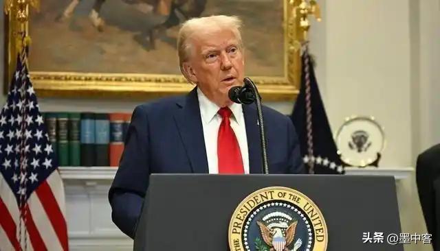 美伊签署谅解备忘录的消息传出后，伊朗政坛的反应一直是各方关注的焦点。

穆杰塔巴