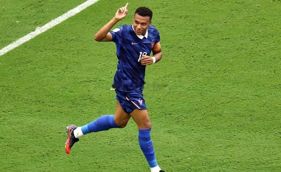 1、2018俄罗斯世界杯（19岁）：冠军。法国决赛击败克罗地亚，姆巴佩打进4球，
