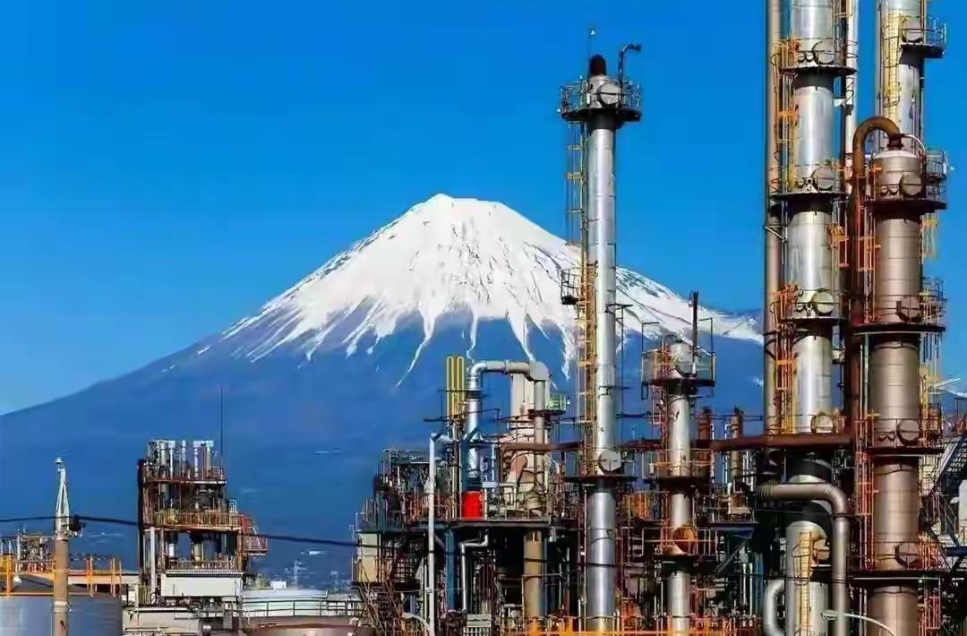 日本感觉像做梦一样。

前几天，美国还威逼利诱地让它出兵护航。接着他跟着英国、法