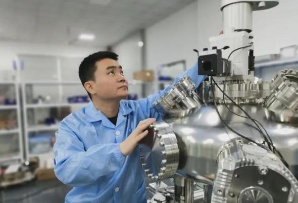 一位美国华人表示“中国既留不住高端人才，也留不住高科技公司，中国太封闭了，根本不