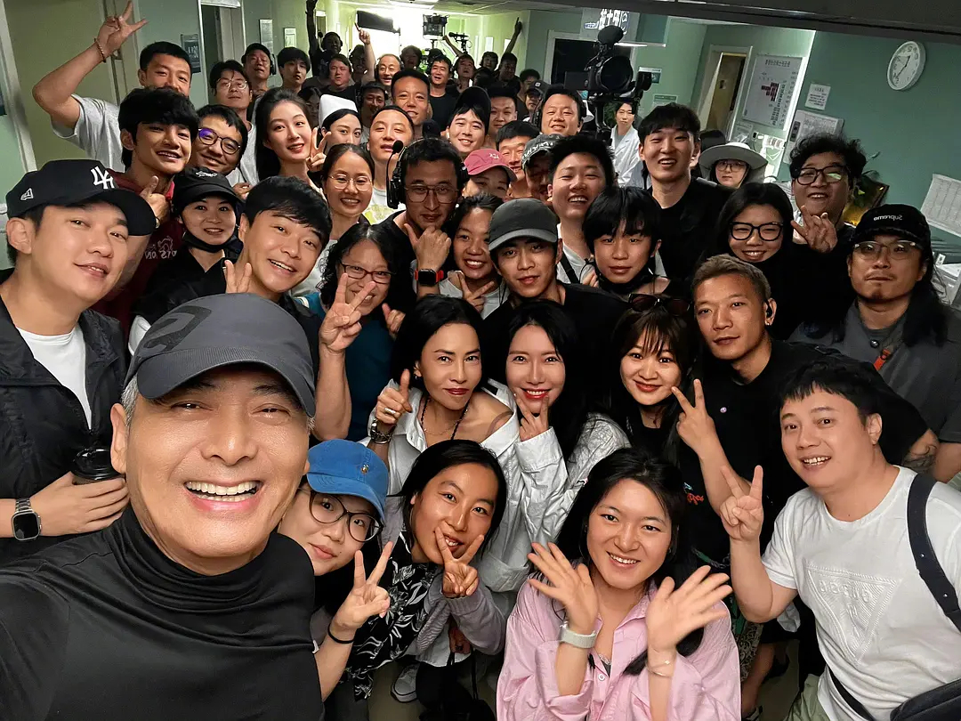 电影10间敢死队 陈思诚导演新作《10间敢死队》官抖来了，即将定档五一档！讲述：