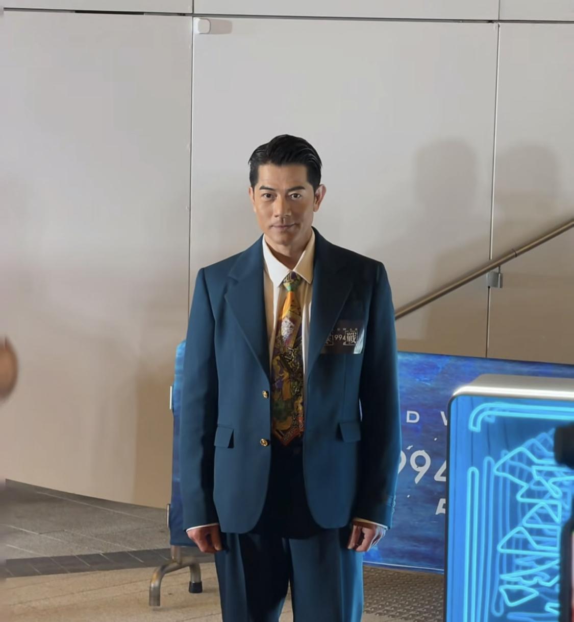 《寒战1994》香港首映礼，郭富城依旧帅气十足，吴彦祖则慢慢泯然于众人，渐渐褪去