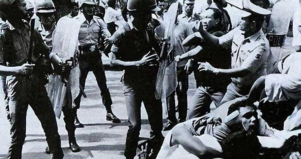 1998年那个暑气初升的五月，对散居印尼千岛之间的华人来说，是一场猝不及防的血色