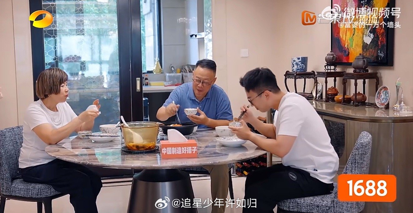 建议陈凯歌看看这段老板是新人 饭桌上最动人的，从来不是山珍海味，而是松弛的氛围。