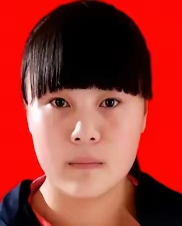 陕西女孩马佩瑶的故事，撕开了一个家庭最残酷的一面。
 
母亲从村口的木桥摔下，半