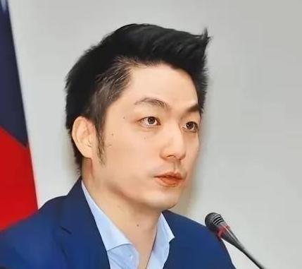 台北市市长蒋万安曾宣称，如果大陆继续在台海进行军机绕台和军演的话，他就要停掉双城