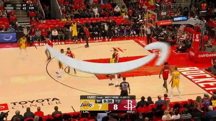 阿门防守端找肯纳德，放掉八村，导致八村在内线对上谢泼德，申京协防干扰失败后，八村