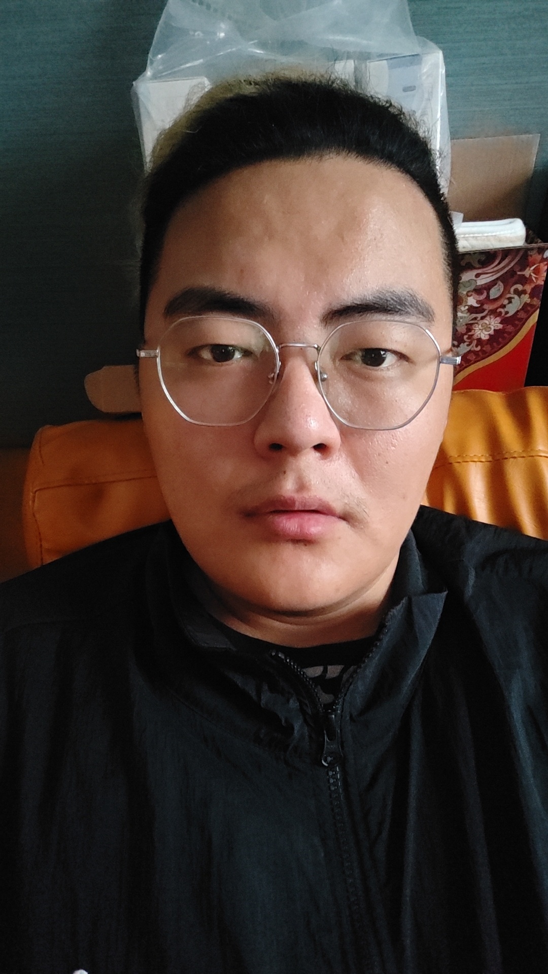 长时间在车里直播，空间狭小，我感觉我应该是玉玉了，这几天心情不好，对周围的人说话
