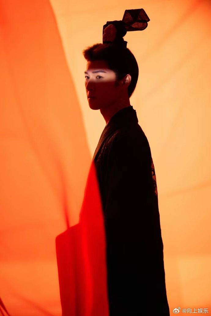 李昀锐宇文良时侧拍照李昀锐宇文良时乱世浮沉中守真心李昀锐宇文良时乱世浮沉中守真心