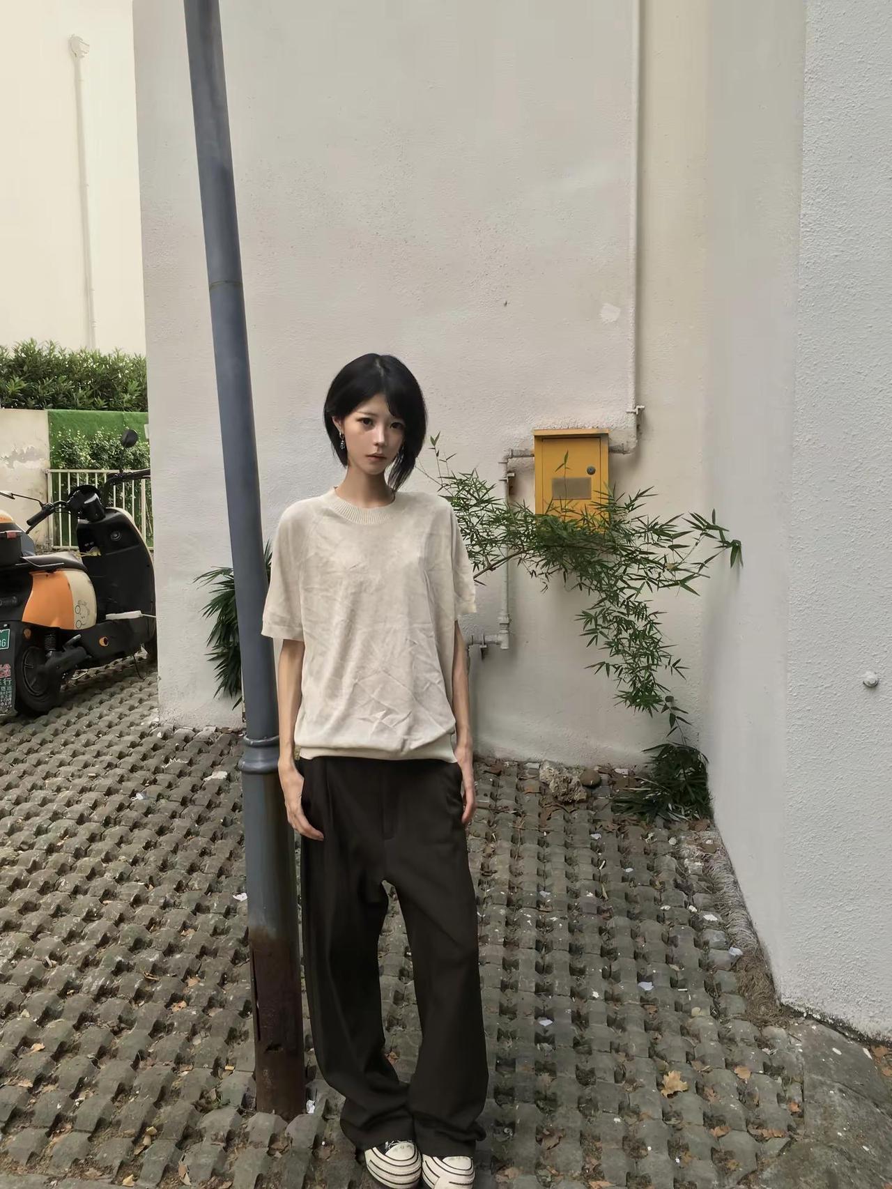 这是一组穿搭展示。日系穿搭 街头随拍记录
