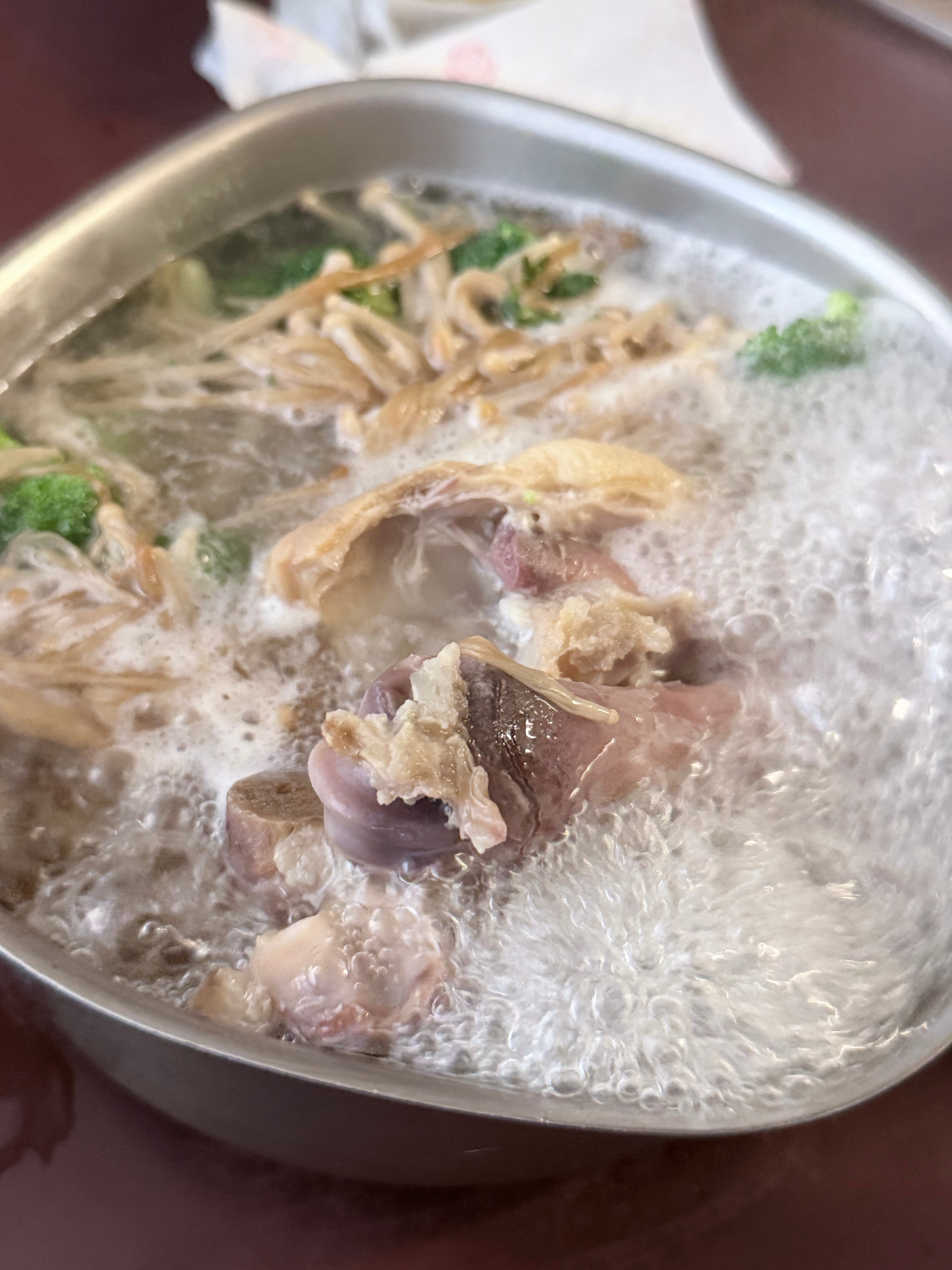 下午好我今天吃干巴菌炒饭清炒菜椒玉米黑粉菌水煮蔬菜喝苹果气泡汁恁吃的啥
