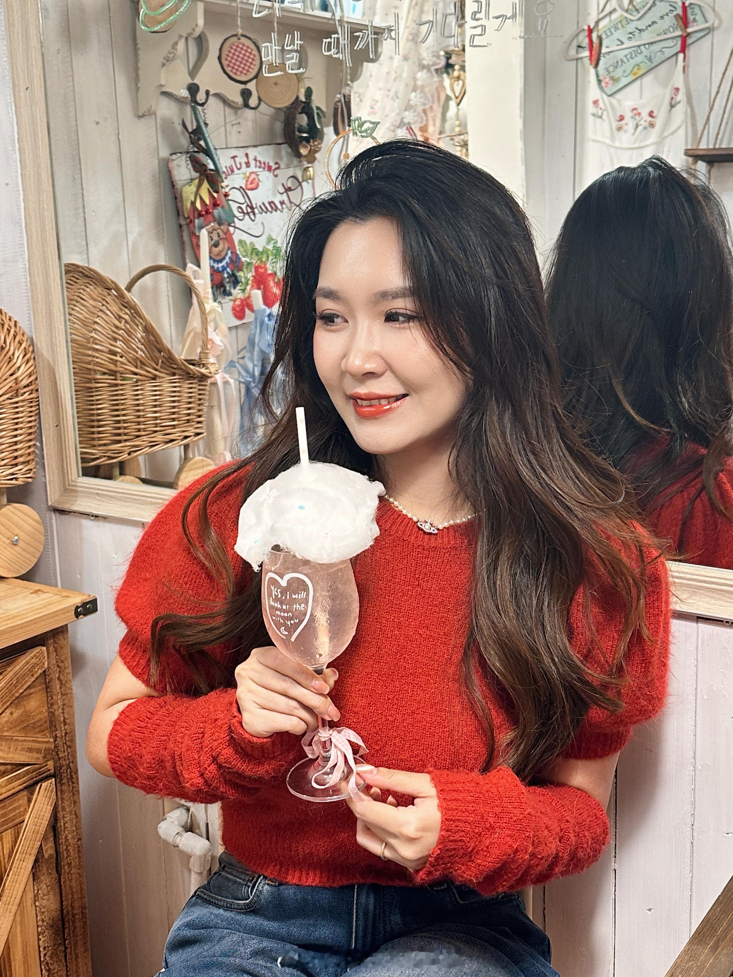 节日只是多了一个和朋友们相见的理由❤️和朋友们 还有我爱的小猫在一起 太幸福啦不