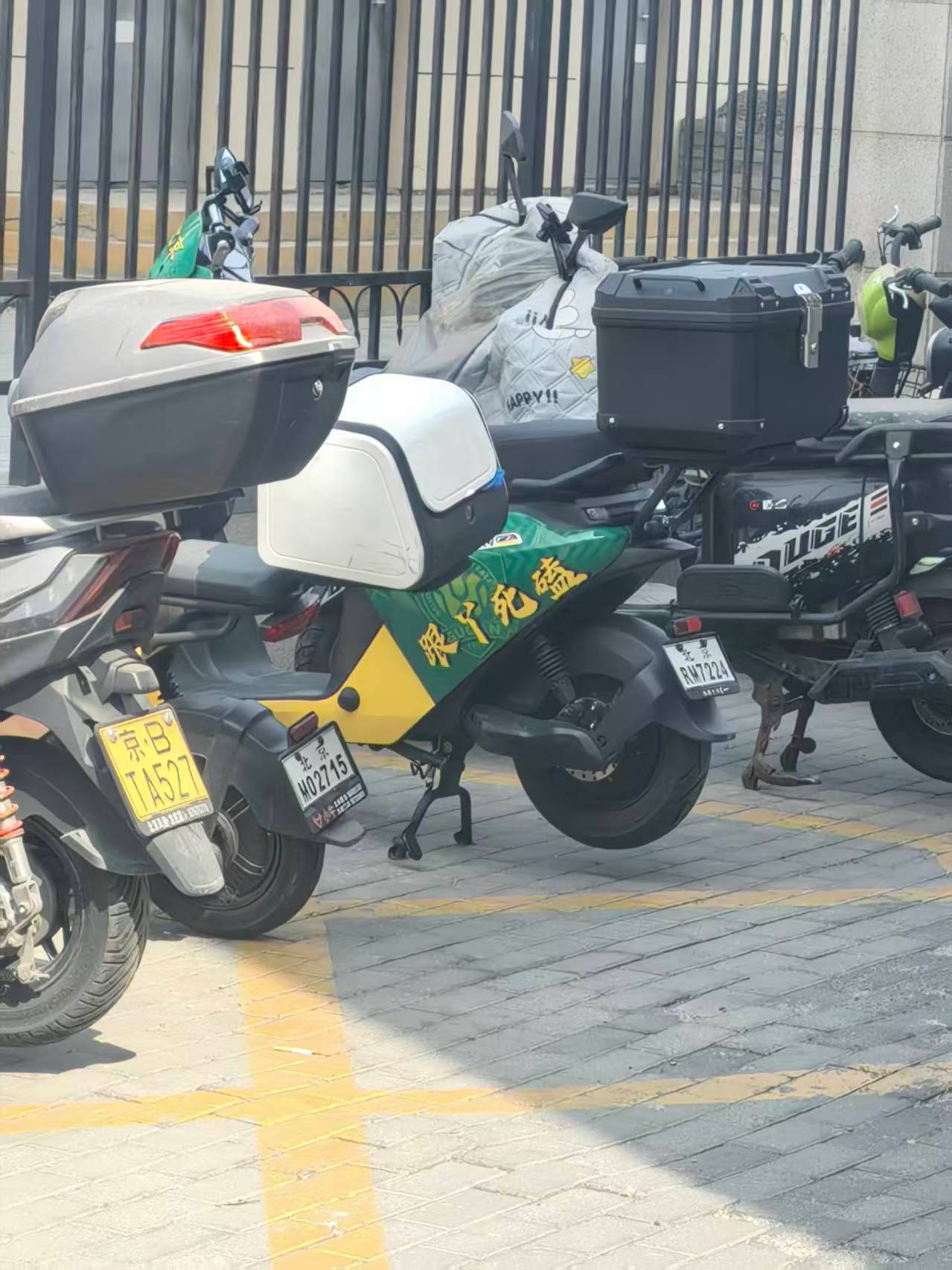 车若初见 这配色这愤青，是球迷无疑了