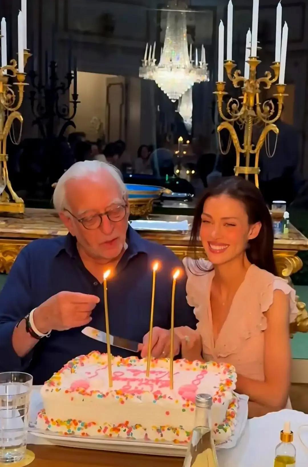 布鲁克林·贝克汉姆又给亲妈维多利亚“上了一课”！
缺席7600万英镑豪宅的生日派