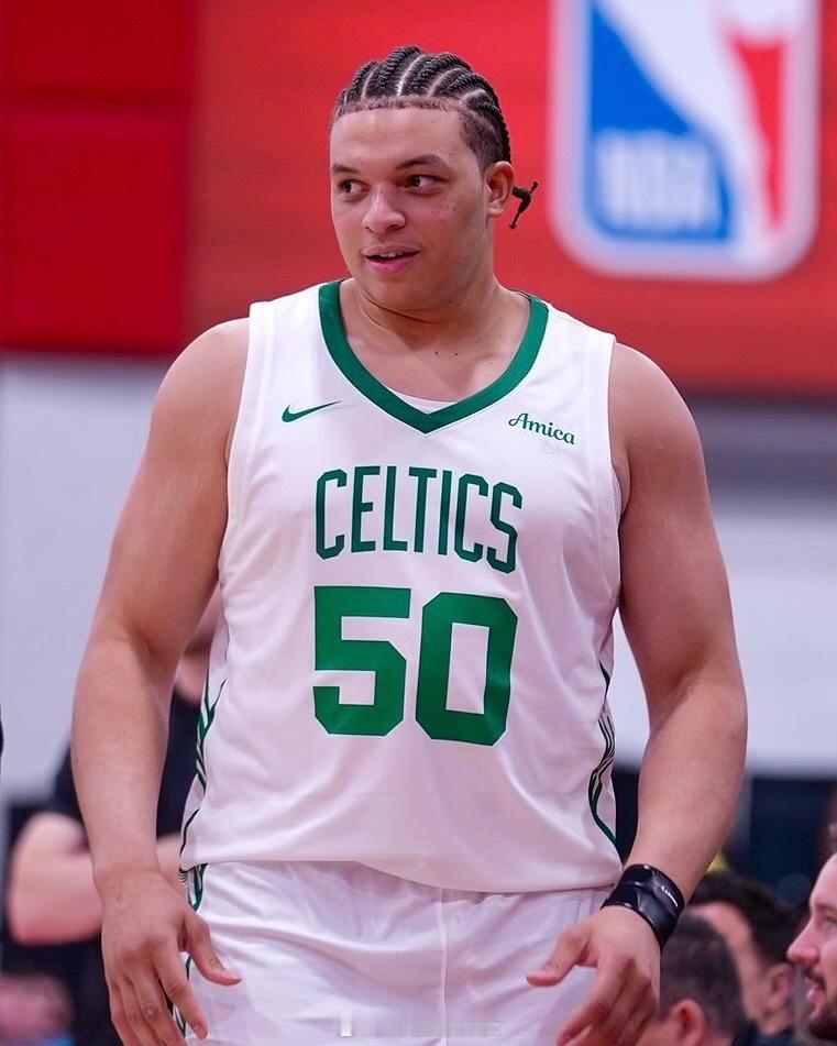 白色是显胖啊[笑cry] nba夏季联赛 ​​​