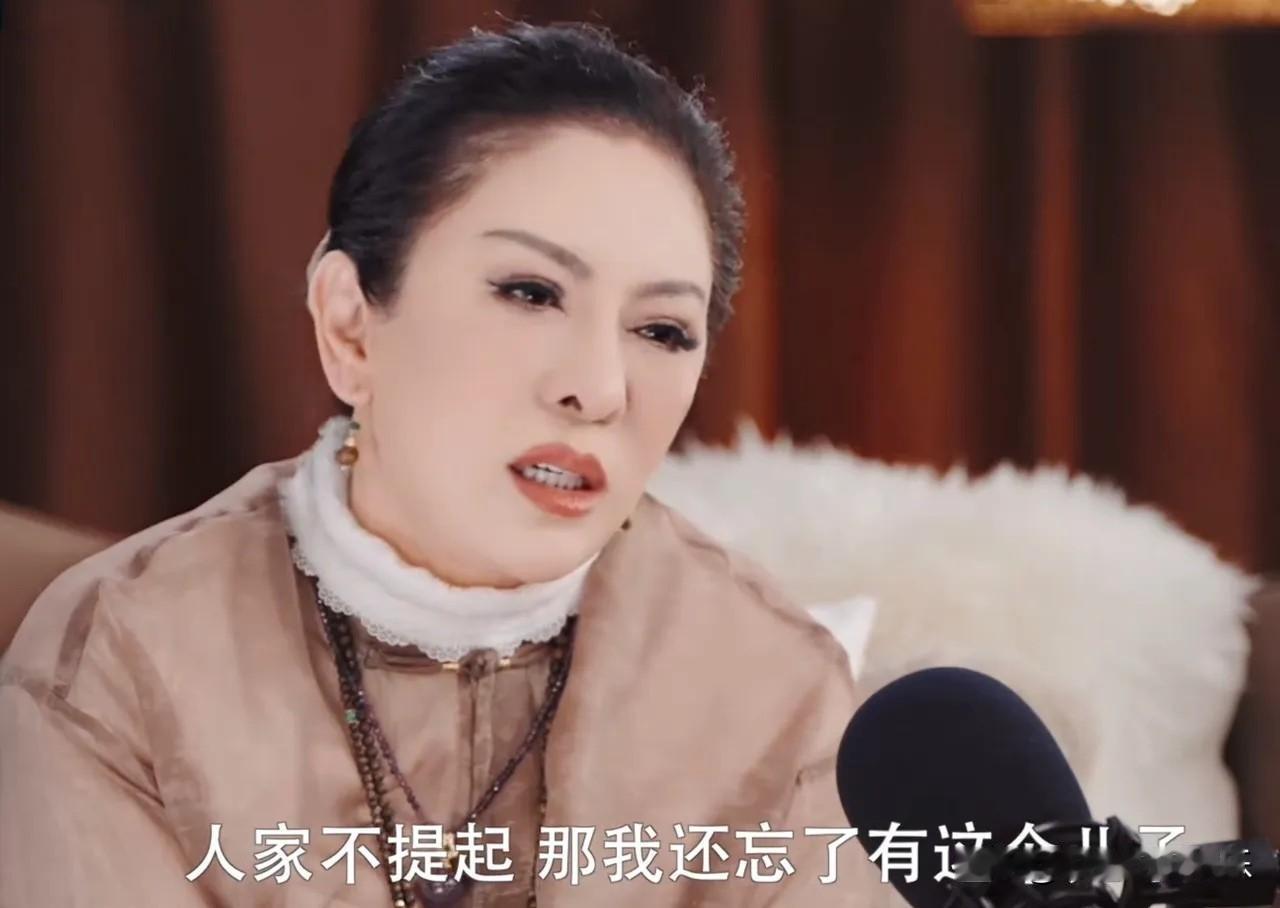 向太拉黑儿子向佑很多年了，要不是向佐在中间调和，她不会和向佑和好，甚至忘了还有个