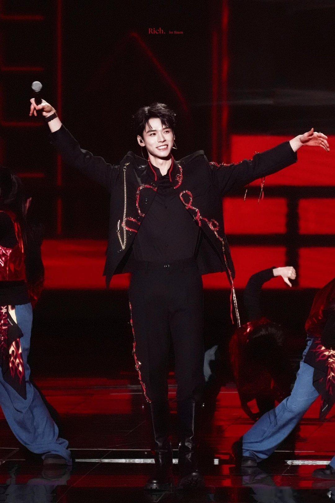 东方卫视跨年神图简直是太有感觉了，真的是每一张很好看，东方卫视跨年好好看，因为有