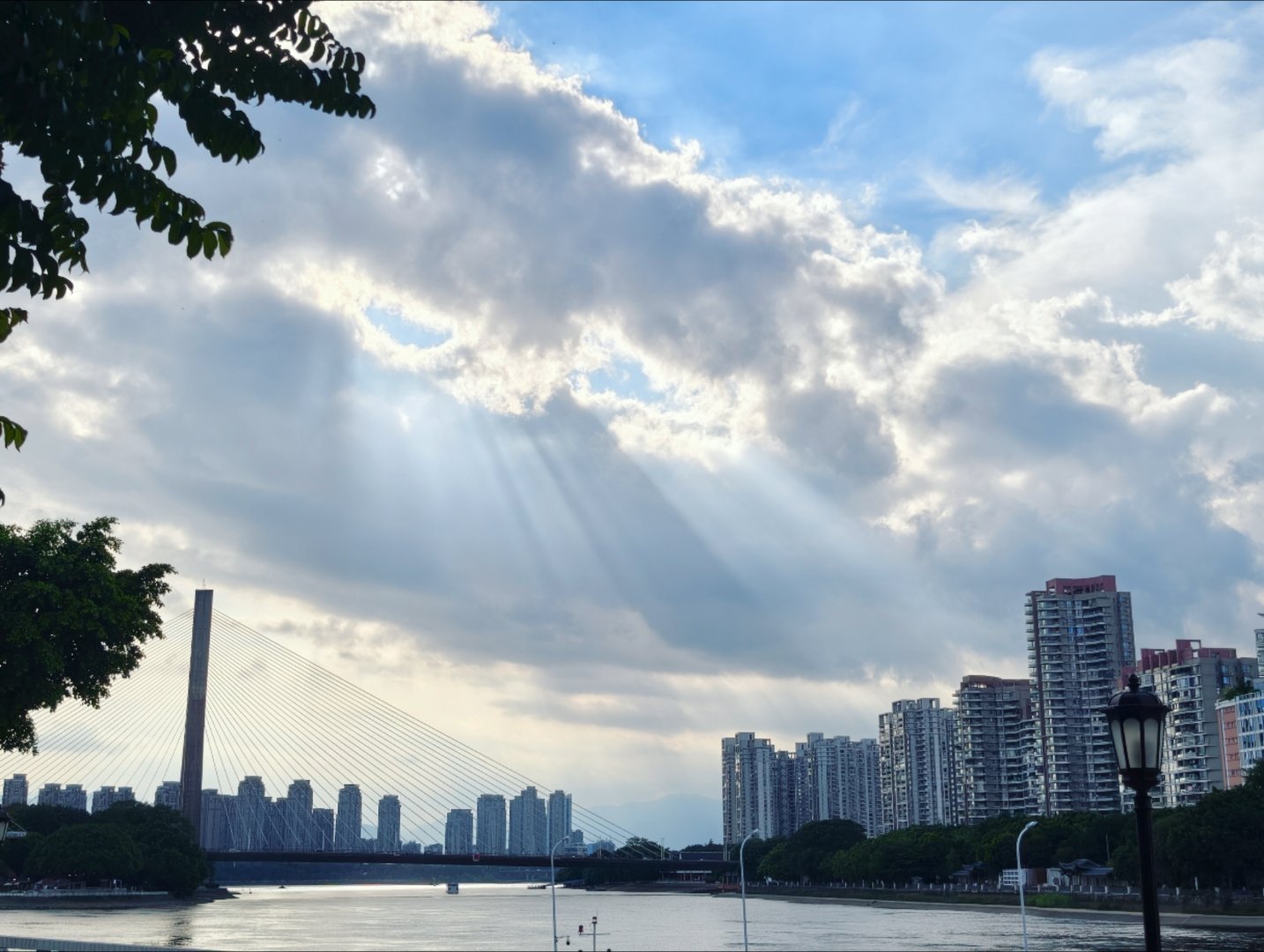 遇见闽江，丁达尔的光 