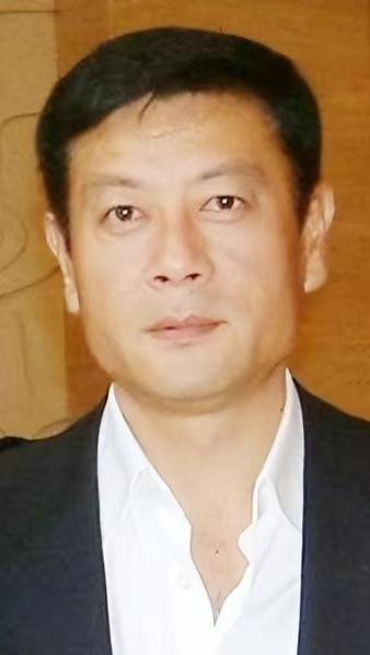 巫刚，1960年生于山东青岛，毕业于解放军艺术学院，八一电影制片厂实力派演员 。