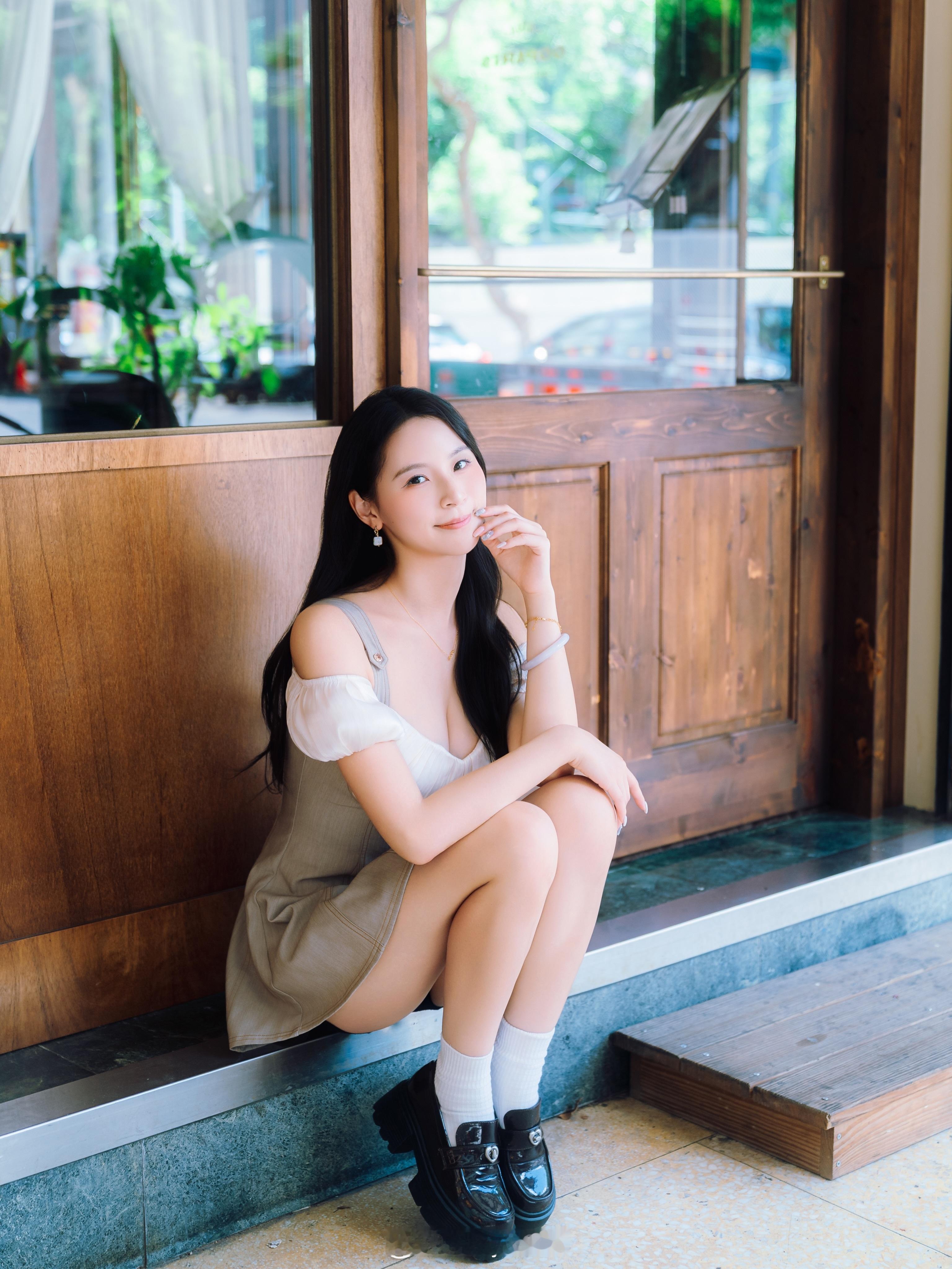 乖巧的邻家女孩 ​​​
