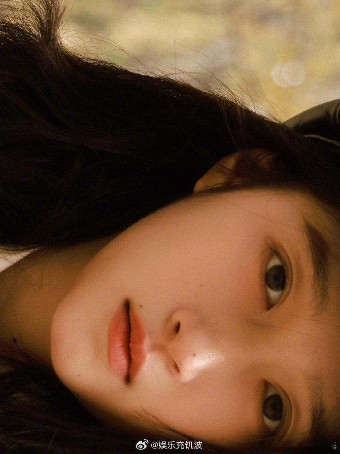 关晓彤搅半天一口没吃谁懂啊！关晓彤搅半天一口没吃，减肥期的自我拉扯，被她演活了～