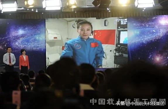 【2013年6月20日中国首次太空授课活动成功举行】2013年6月20日上午，中