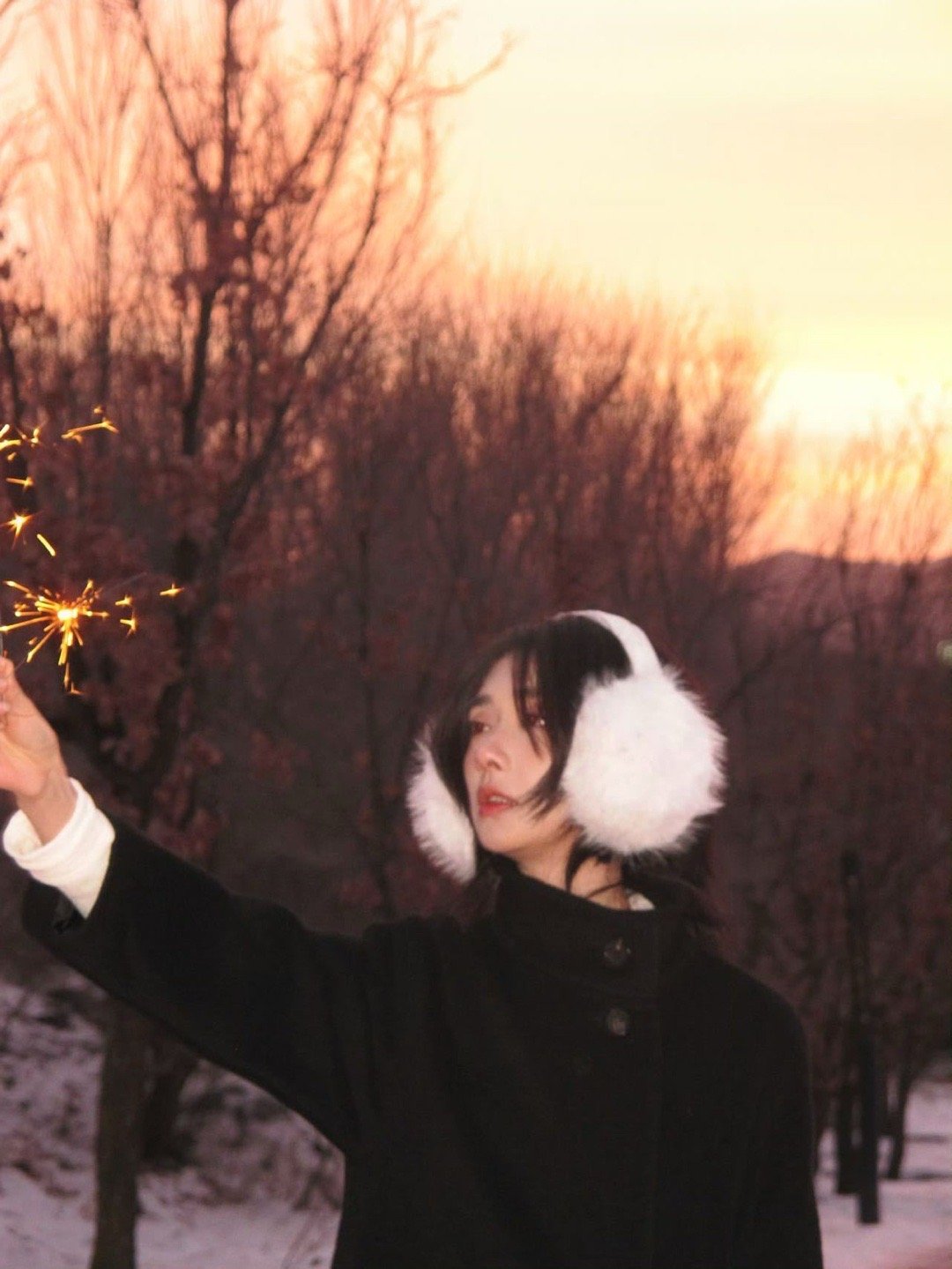 以为王影璐拍照拍哭了 王影璐这张雪地图，骗到了多少人放大看泪痕。结果是雪在睫毛上