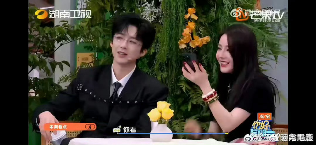 迪丽热巴用嘴弹了一首歌你好星期六迪丽热巴用嘴弹出完整歌曲，也太有才华了，又解锁一