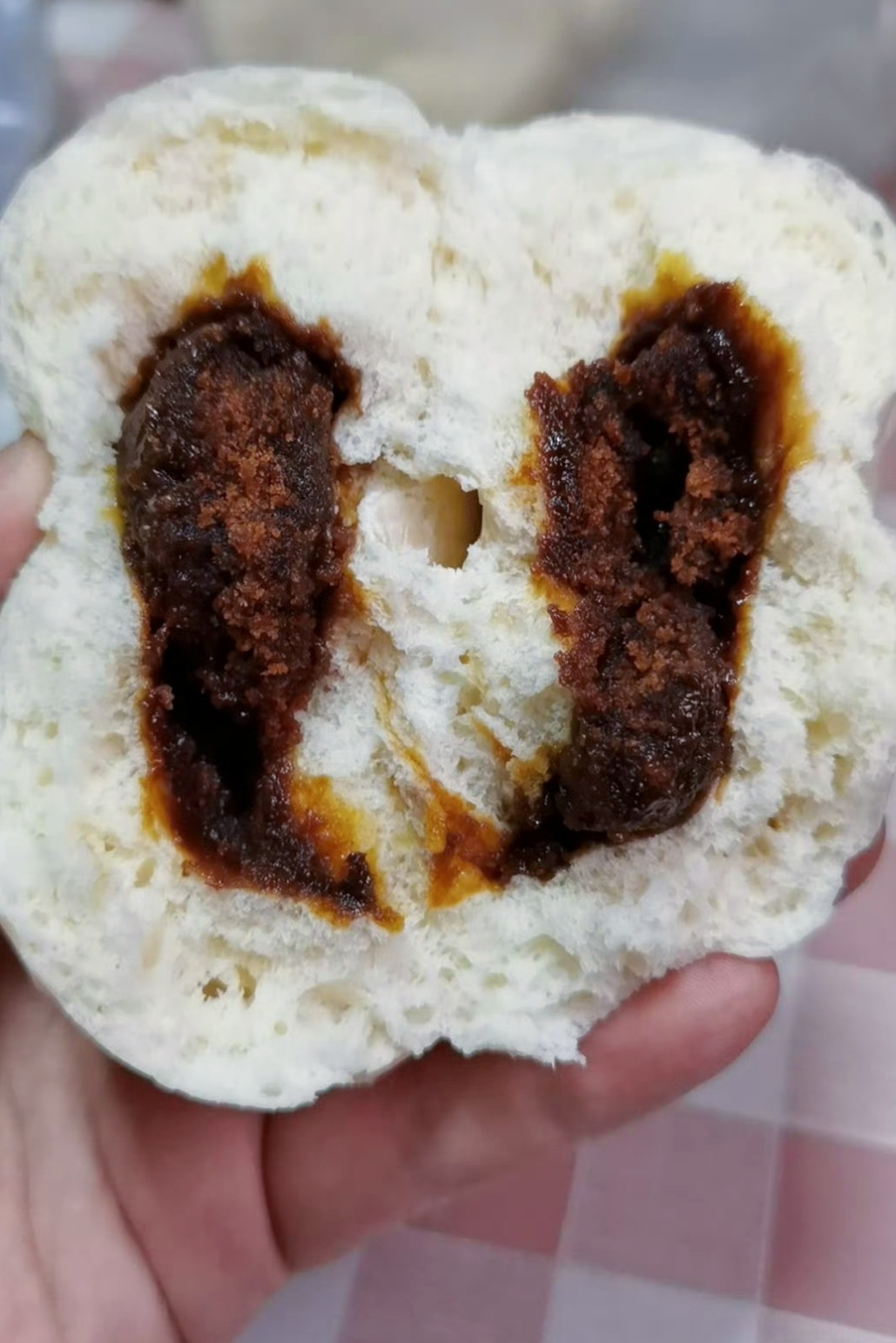翻到了6年前在朋友家吃饭拍的照片，这是王顶堤李记豆沙包的蒸饼儿，可惜这家店已经不