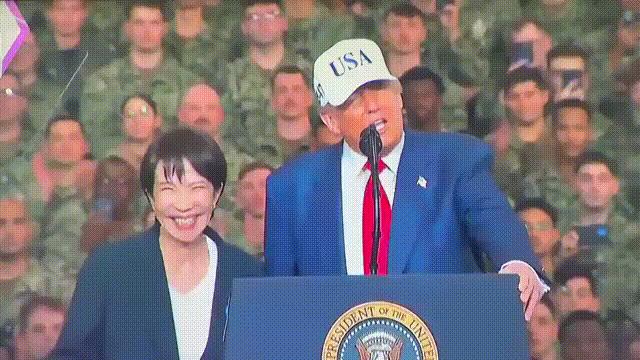 对美国恨不得贴上去当“迷妹”，对俄罗斯又偷偷摸摸搞“小动作”，两面讨好，却两头难