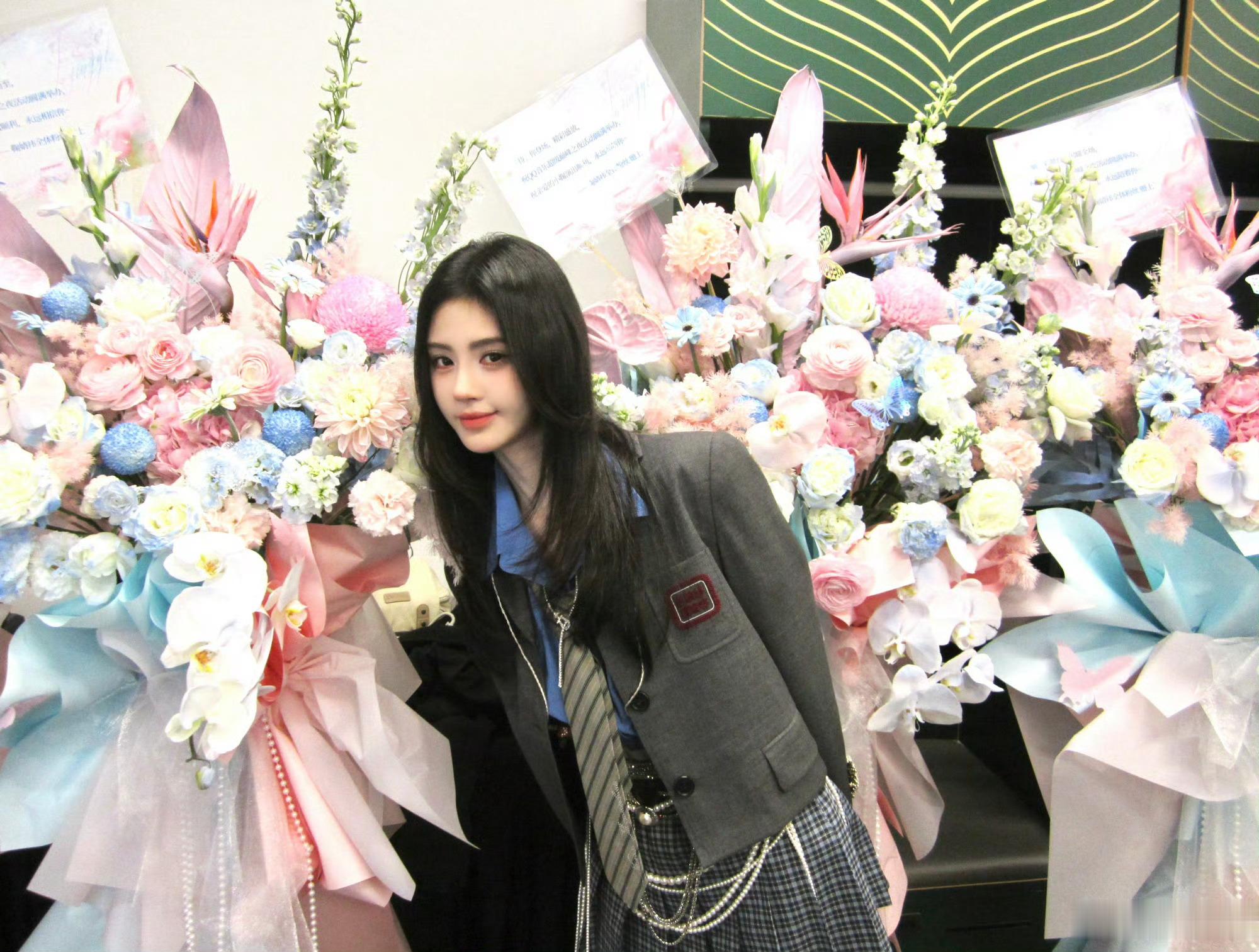 jjy鞠婧祎 jjy鞠婧祎姜黎非 jjy鞠婧祎露芜衣 “今日宜 看海 拥抱 与你