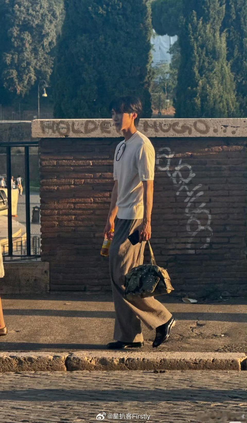  古城罗马邂逅浪漫，赵磊带着qko感受异域风光，安稳陪伴便是最好的光景罗马偶遇赵