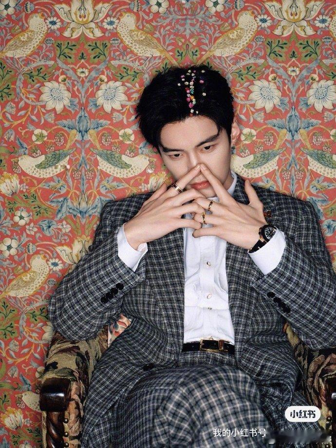 何与递的乐事谁不想接 何与在工作生活之外，流露出的游刃有余感太圈粉，这和“享受当