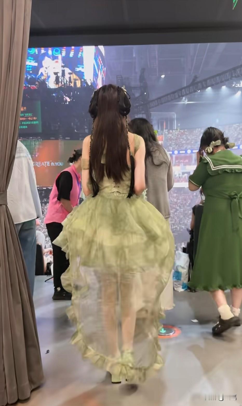 就这样美美的去见自己偶像
