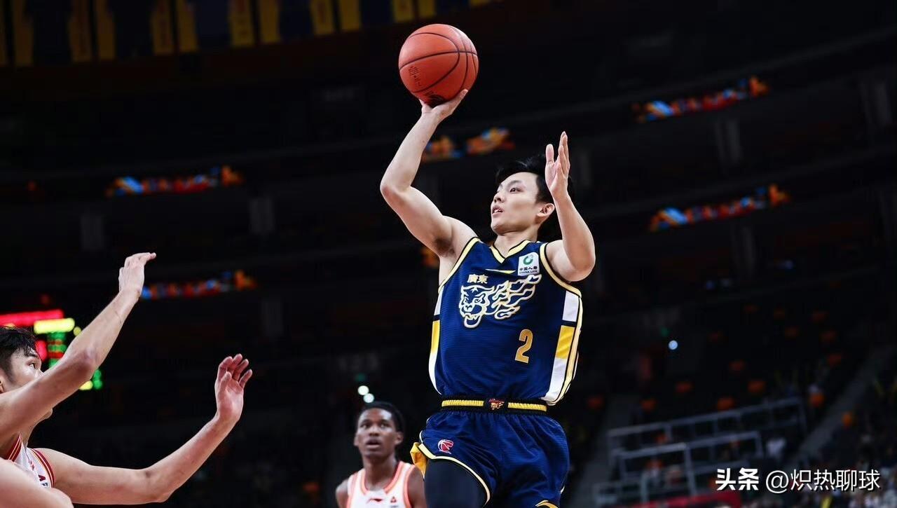 广东宏远与深圳马可波罗队12人大名单出炉，杜锋依然重用张皓嘉，崔永熙未出战！
就