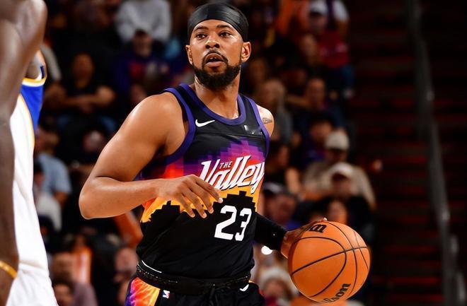 面对步行者，乔丹-古德温出场22分36秒，投篮7中4，三分线外3中2，得到了10