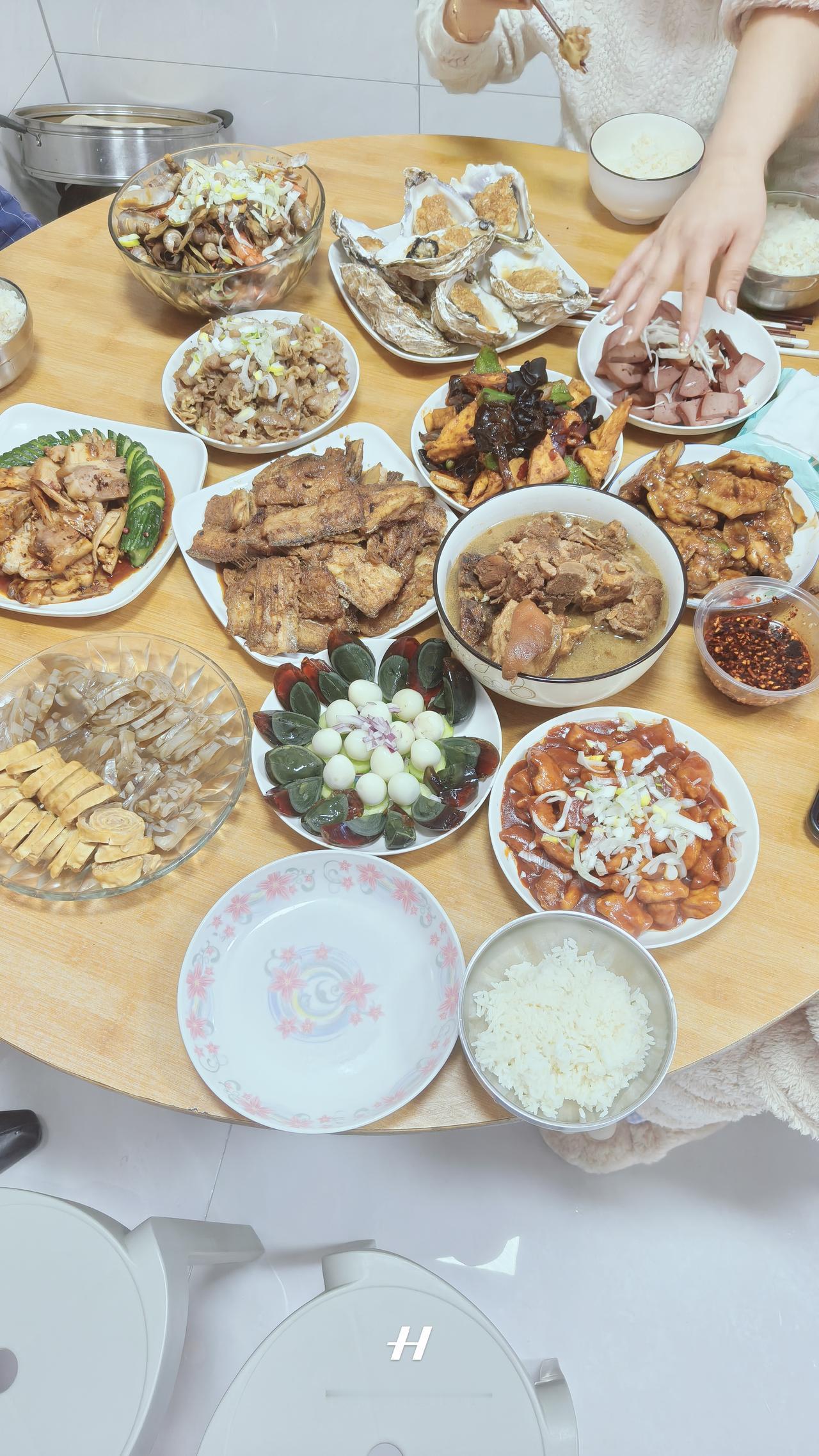 坐在工位上的我终于体会到了许嵩歌里：“昨夜同门云集 推杯又换盏今朝茶凉酒寒 豪言