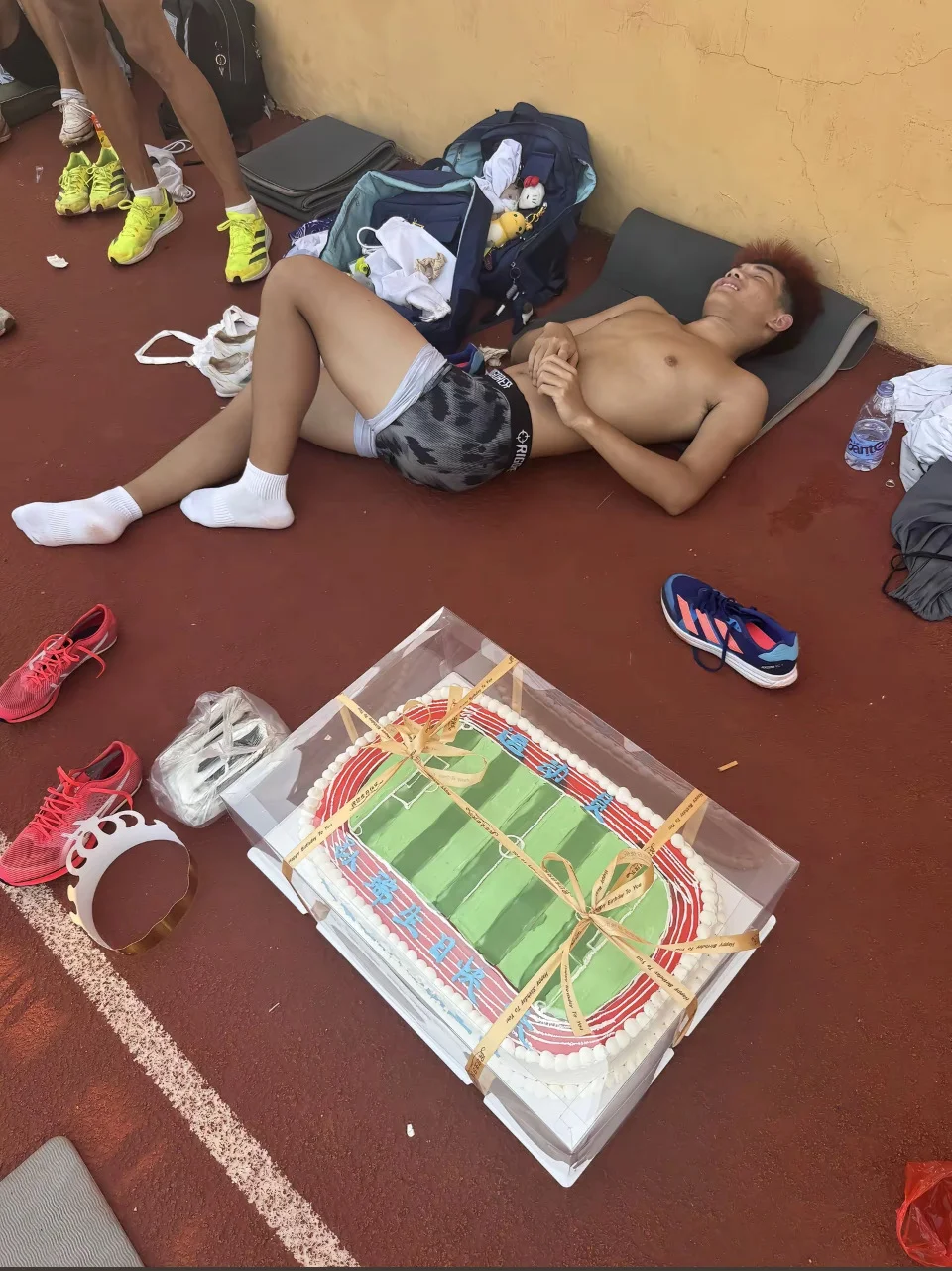 还记得夏训时的蛋糕特别好吃