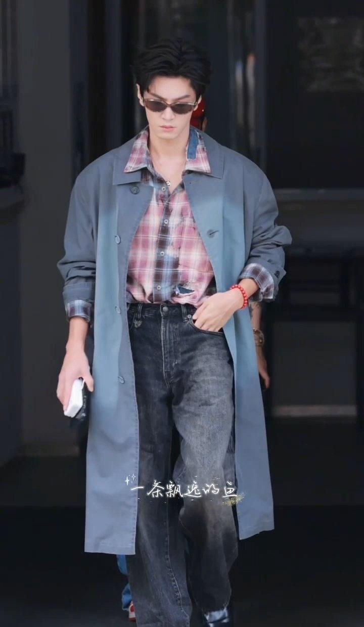 一直以来支撑我人生前进的5大精神支柱：
等下班，
等周五，
等快递，
等工资，