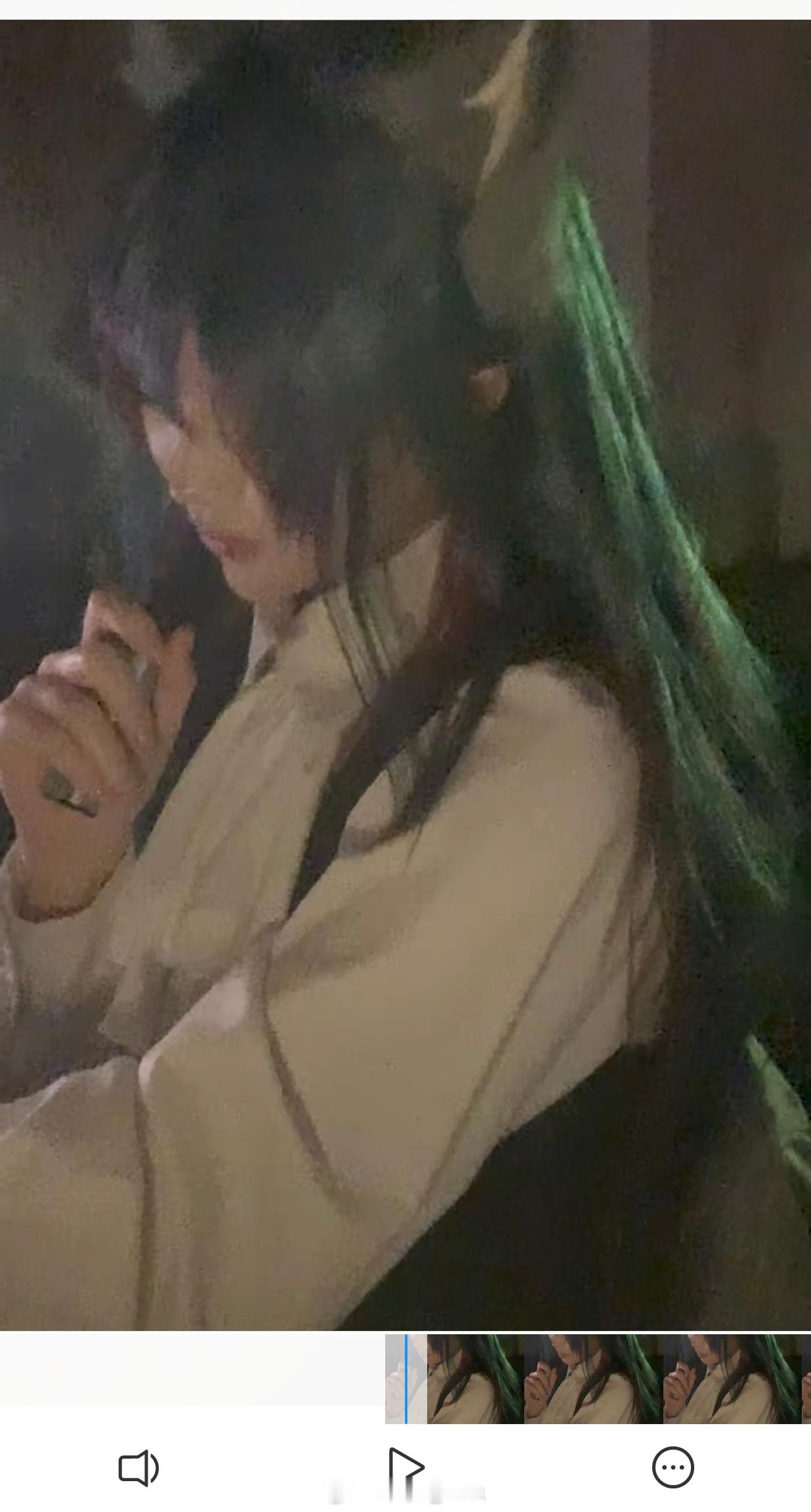 我嘞个给我拍成氛围感忧郁帅哥了 ​​​