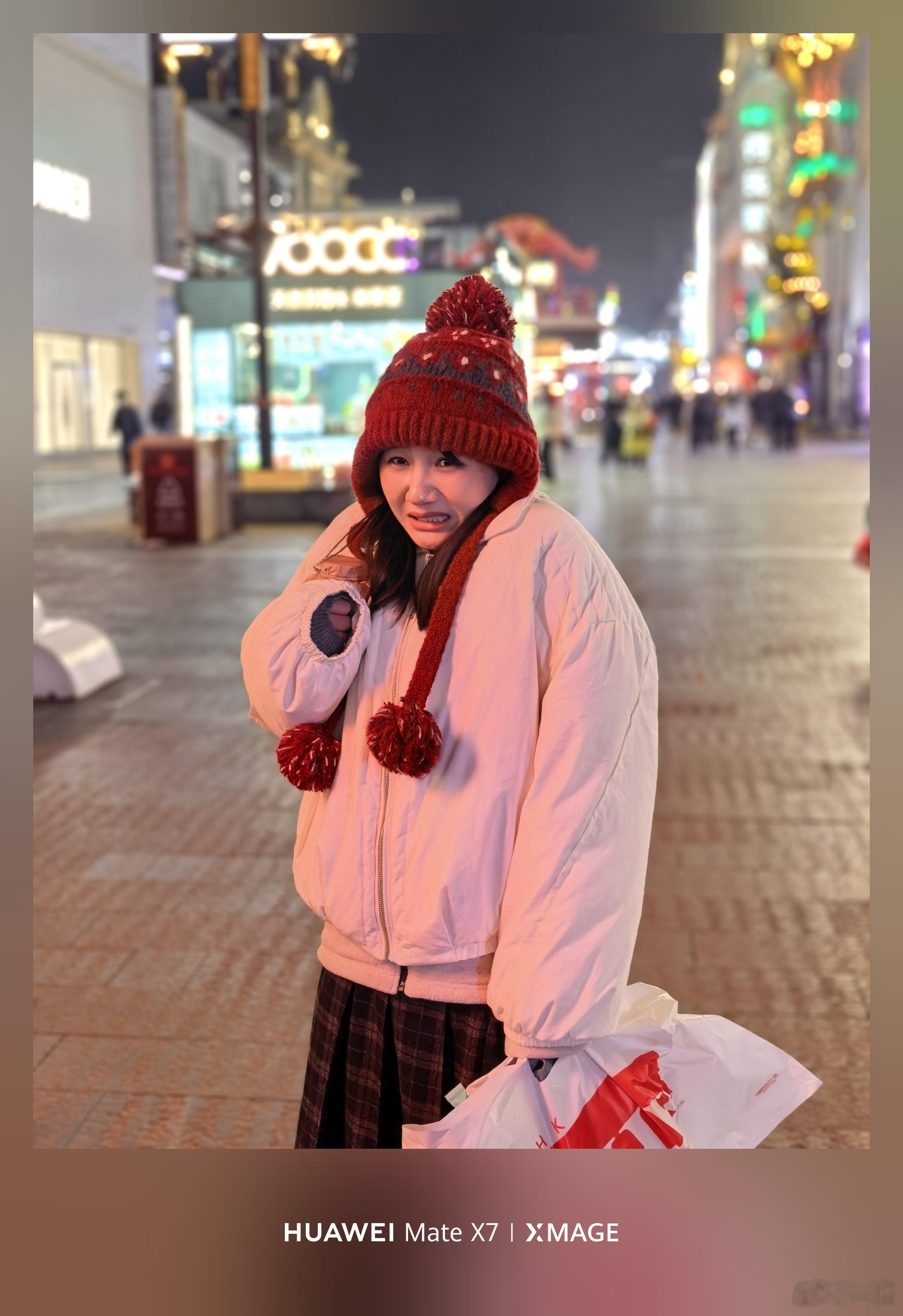 在中街差点被冻哭，实测告诉你，穿再厚也要记得戴围巾啊最近天天一杯 700CC 的