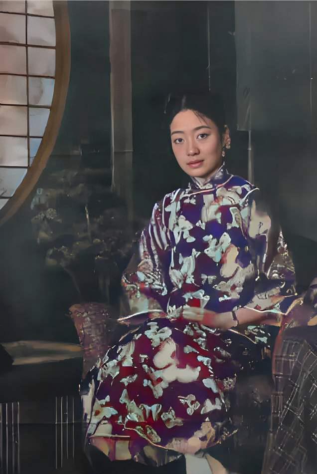 这是末代皇后婉容最让人唏嘘的真实瞬间，与曾经明媚娇俏的她判若两人，多美好的一个姑