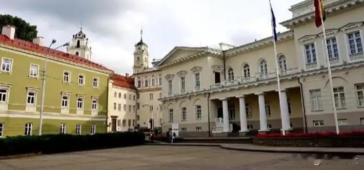 立陶宛进入紧急状态 卢卡申科发声

12月9日消息，鉴于“携带违禁品的气球从白俄