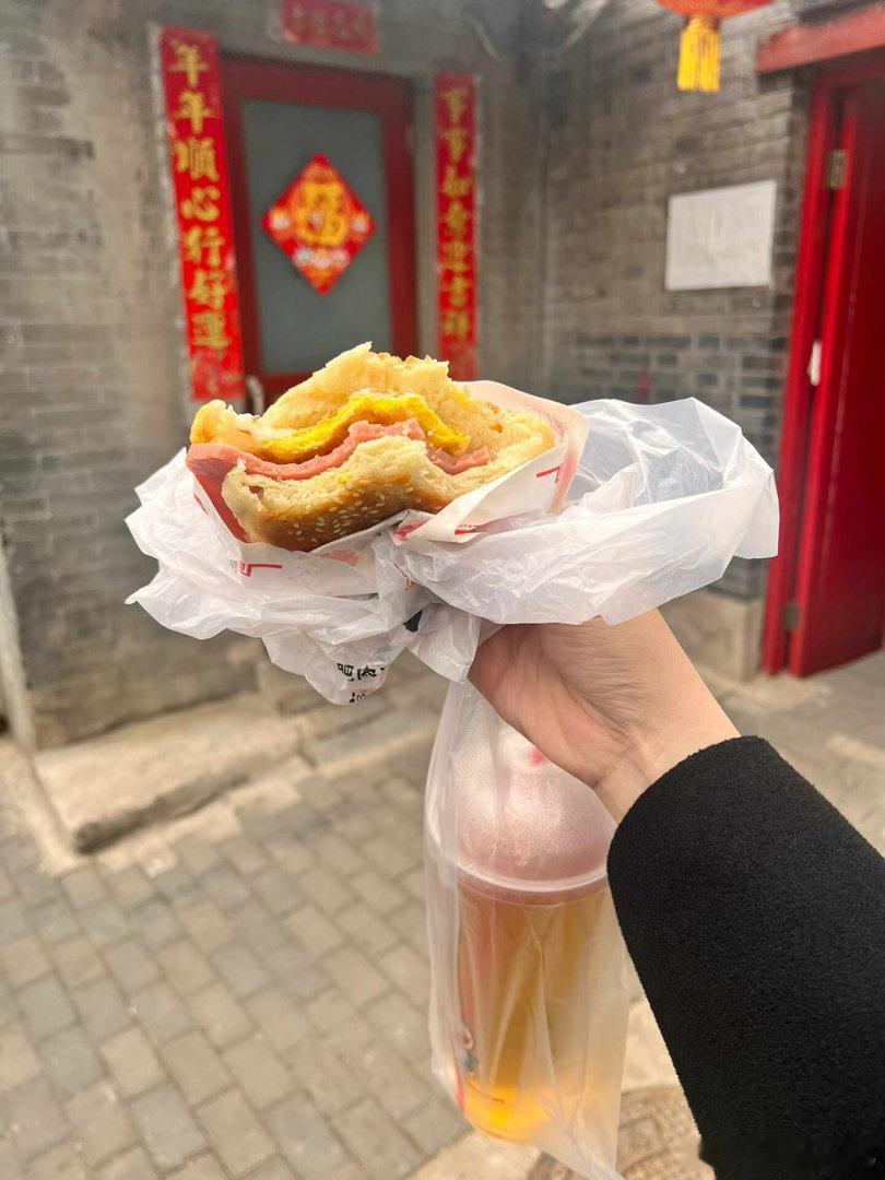 找到了最适合北京人吃早餐的地方懂行的北京人都往这儿跑，各色传统早点齐全，坐下来踏