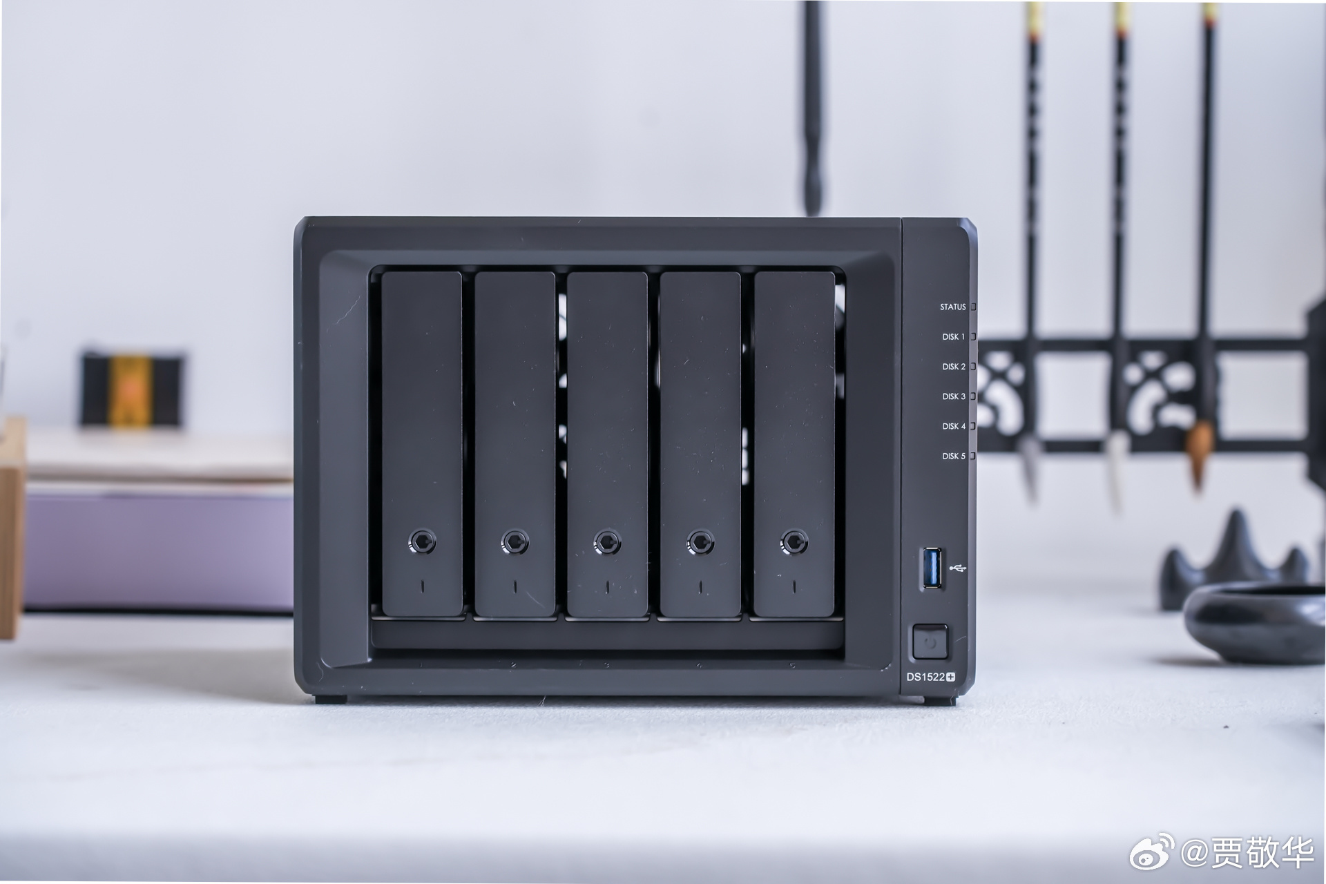 十几年前，老家邻居经常说买得起空调用不起电。现在，很多同行说买得起NAS服务器，