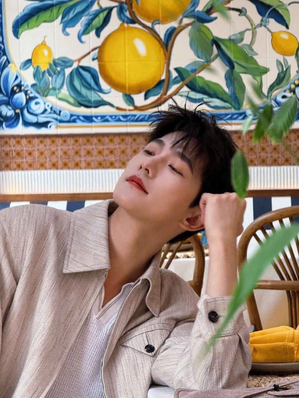 我承认之前对杨洋大声了点 杨洋是扫楼活动也太鲜活了，全程笑得合不上嘴，有这么有有
